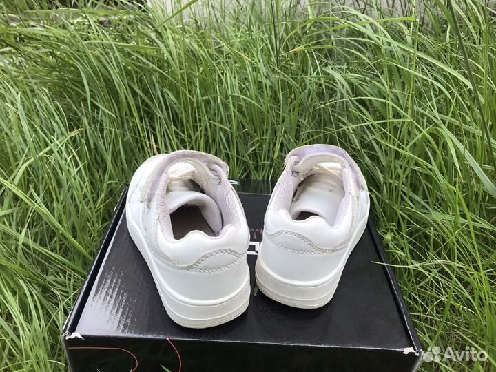 Кроссовки для девочки