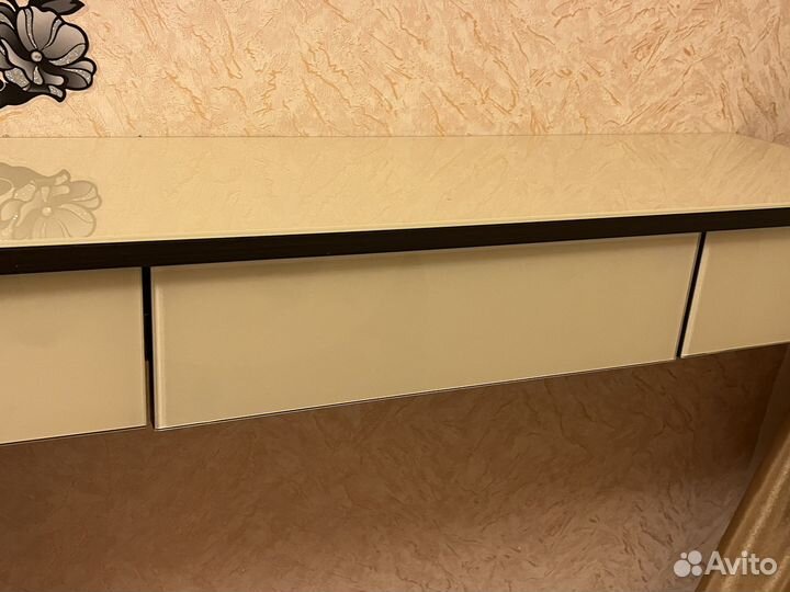 Туалетный столик декоративный