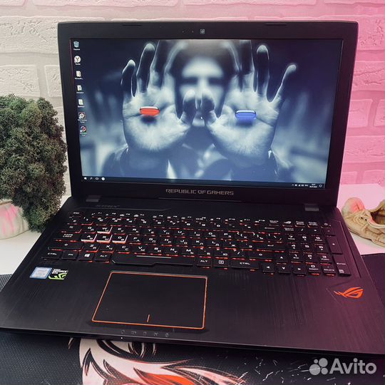 Мощный Rog Strix /15,6/i5-7300HQ 7th Gen/GTX1050