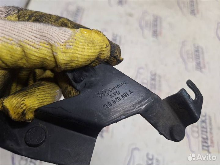 Кронштейн (сопут. товар) Audi Q7 2005