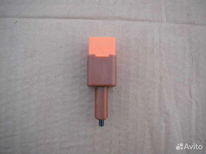 Датчик включения стоп-сигнала Juke Qashqai X-Trail