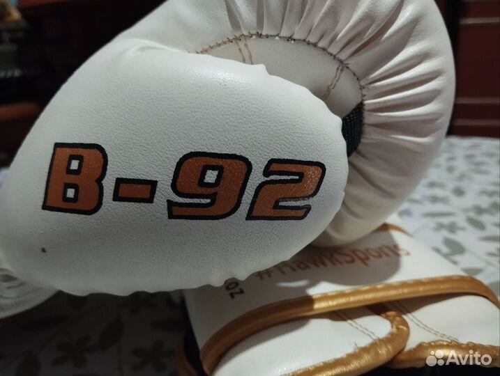 Боксерские перчатки hawk 10oz