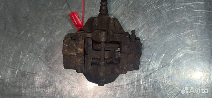 Суппорт тормозной задний правый Mercedes-Benz