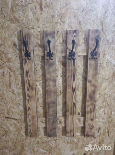 Вешалка для одежды настенная