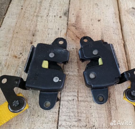 Замок заднего дивана левый правый Хонда Аккорд 7