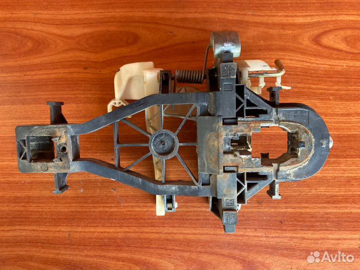 Кронштейн ручки Vw Multivan T5 AXD 2006