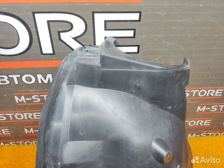 Подкрылок передний левый Mercedes-Benz C-Class