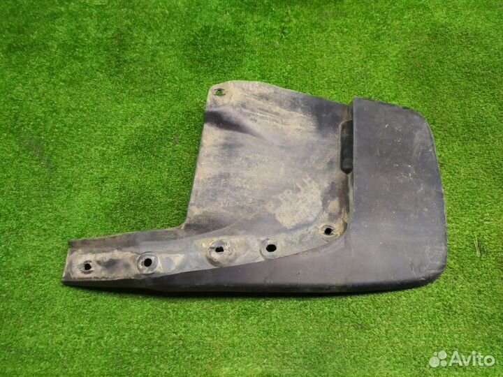 Брызговик передний левый Toyota Land Cruiser Prado