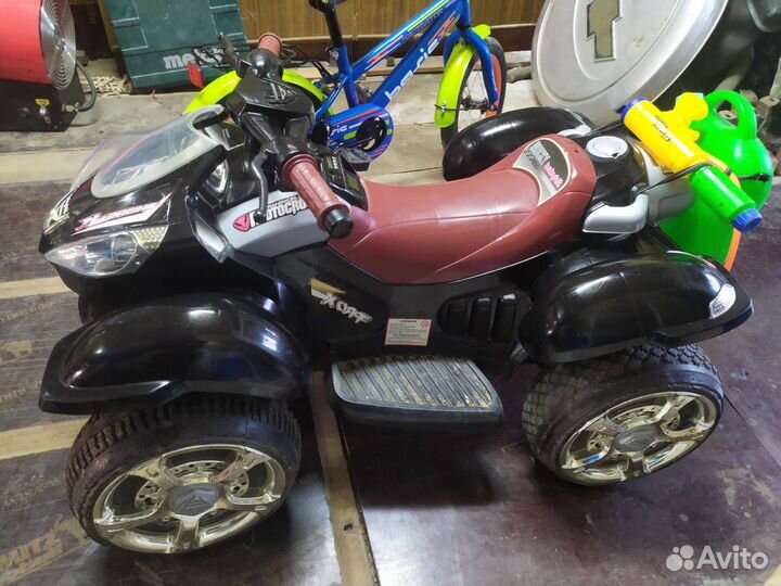 Детский квадроцикл на аккумуляторе