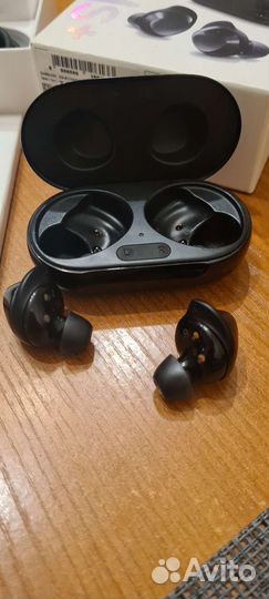 Беспроводные наушники samsung buds plus