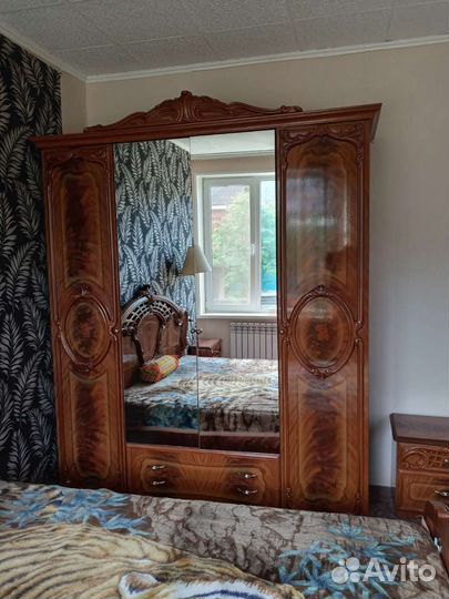 Продам спальный гарнитур