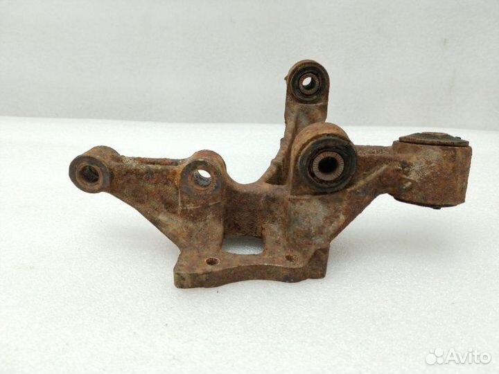 Кулак поворотный задний правый Toyota Camry XV30