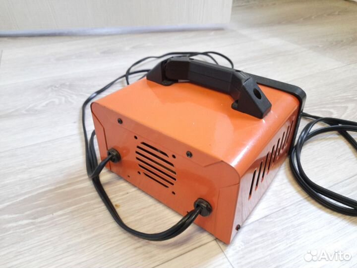 Зарядное устройство