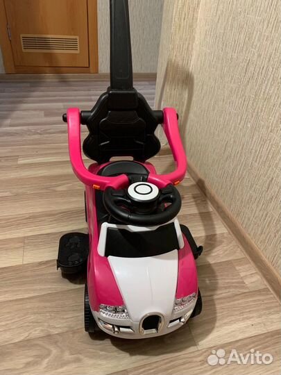 Машинка каталка с ручкой