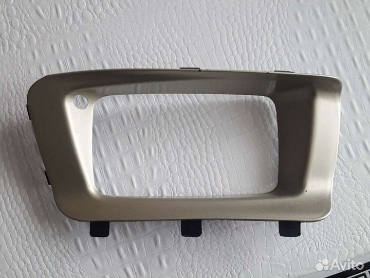 Рамка противотуманных фар 21115