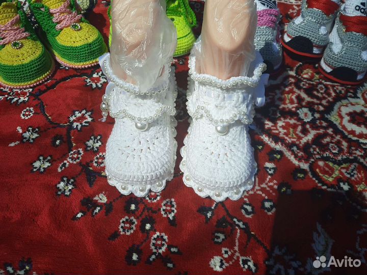 Вязаные пинетки кеды