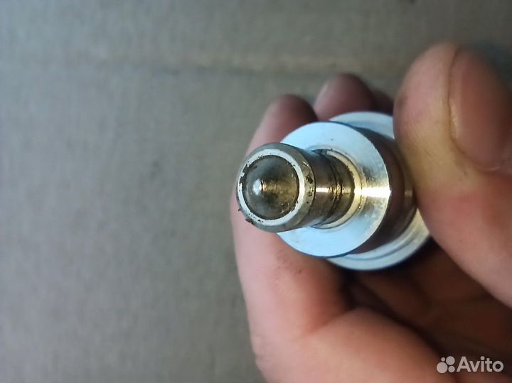 Форсунка бензиновая Тайота Авенсис 2.0, 2.4