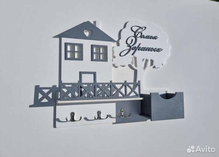 Фамильная ключница из дерева