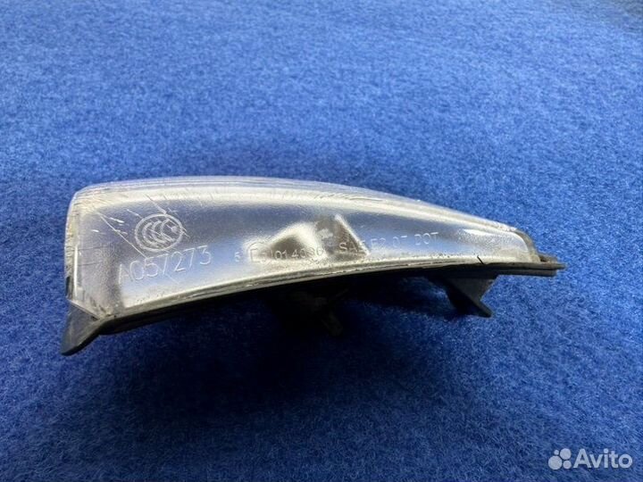 Повторитель поворота в зеркало правый Volvo Xc60