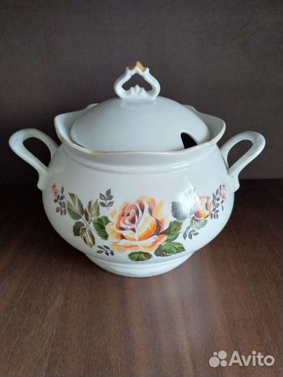 Супница фарфоровая