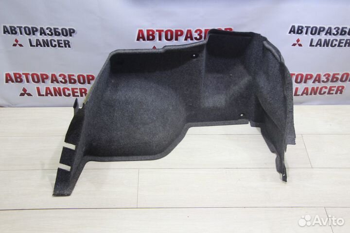 Обшивка багажника седан правая часть Лансер 9