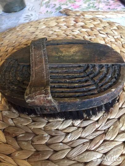 Щетка-скрибница для ухода за лошадью