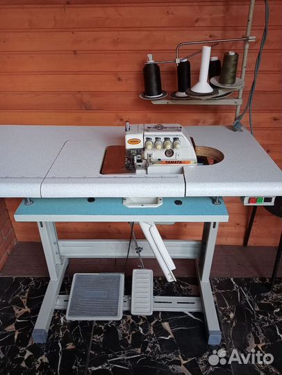 Швейная машинка с оверлоком
