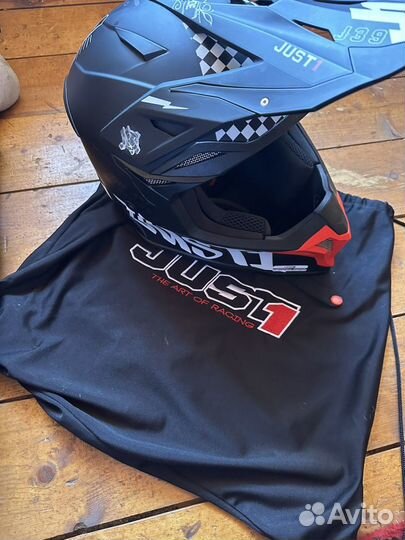 Шлем кроссовый Just1 J39 Rock черно-красно-белый