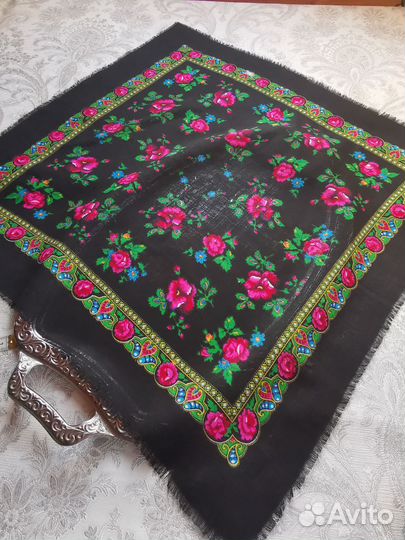 Яркий платок для творчества