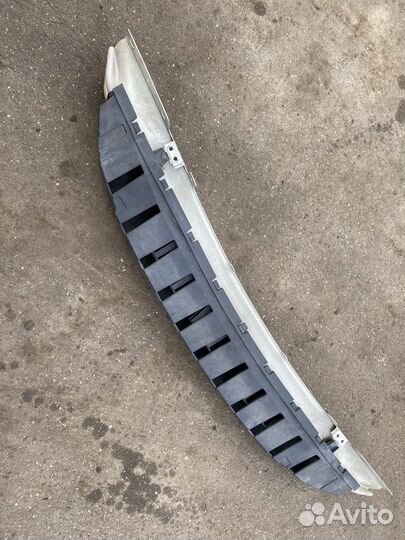 Усилитель бампера передний Volvo V70 BW