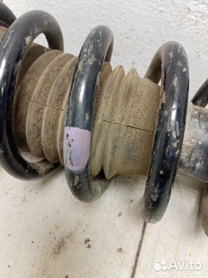 Стойка передняя правая в сборе