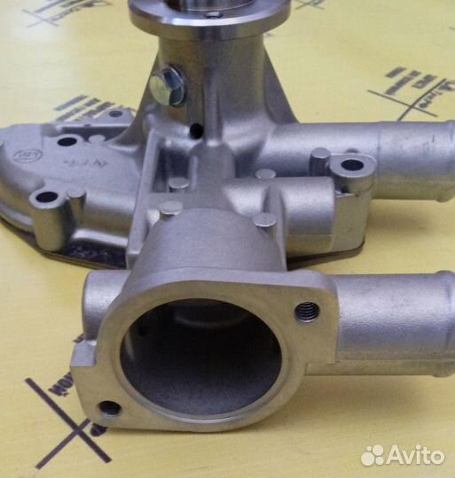 Помпа isuzu 3KR2 (оригинал)