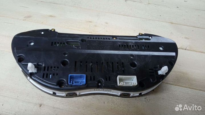 Щиток приборов Тойота Авенсис 2