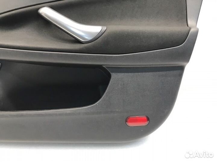 Обшивка двери передняя правая Ford Mondeo седан