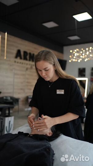 Массаж лица. Косметолог