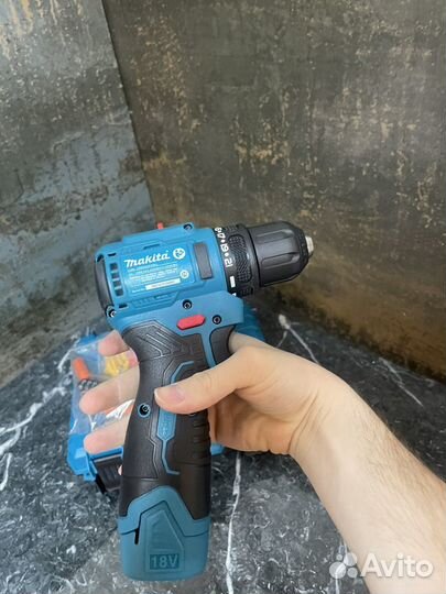 Шуруповерт Makita 18V бесщеточный