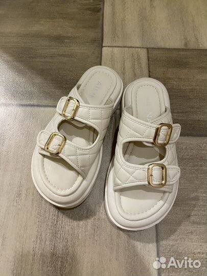 Сандалии тапочки новые