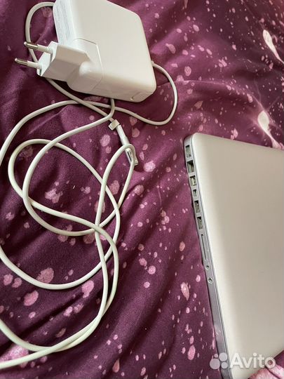 Apple MacBook pro i7
