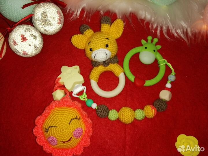 Набор погремушка и прорезыватель из пищевого силик