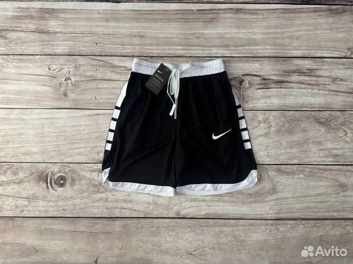 Спортивные шорты Nike