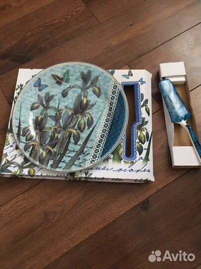 Тарелка с лопаткой для торта