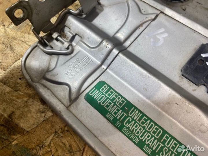 Лючок бензобака Volkswagen Passat B3 1.8