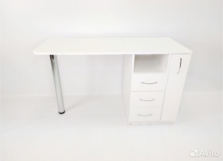 Маникюрный стол milan