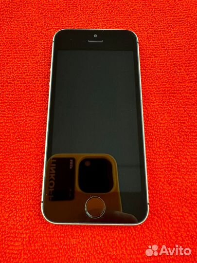 iPhone SE, 32 ГБ