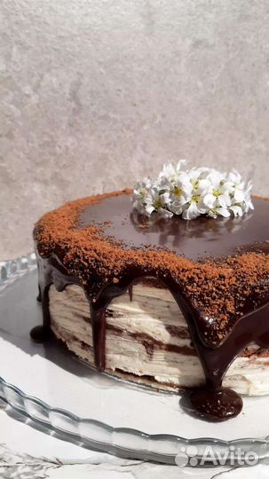 Торт медовик, наполеон, молочная девочка и др