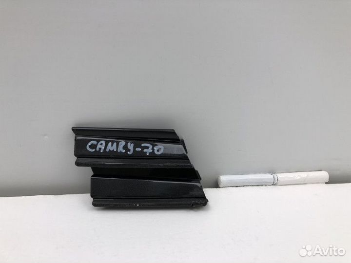 Заглушка буксировочного крюка Toyota Camry V70