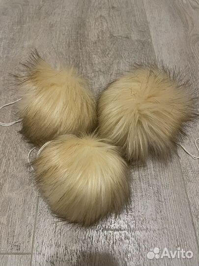 Помпоны меховые на шапочку