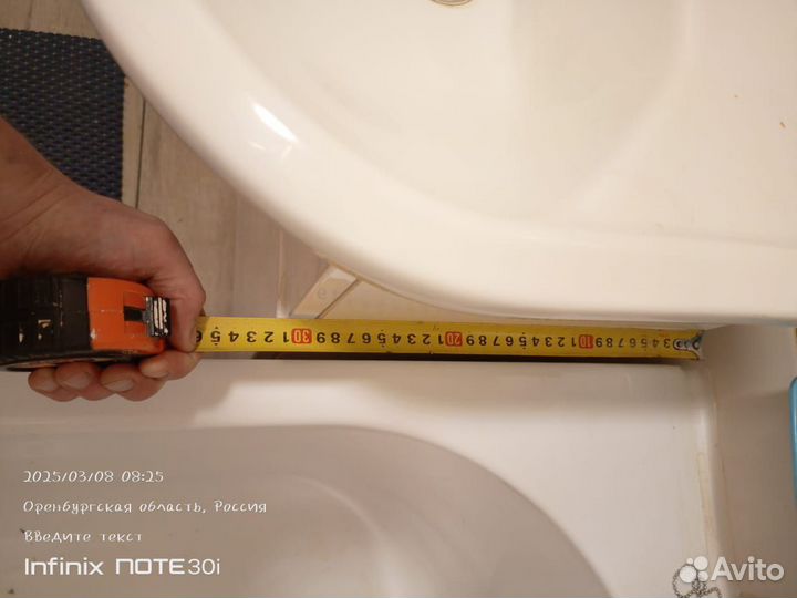 Тумба для ванной с раковиной в заборе