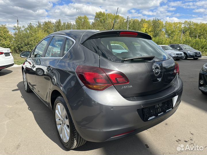 Opel Astra, 2011