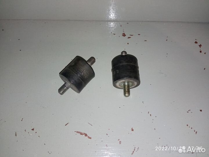 Опора воздушного фильтра mercedes124